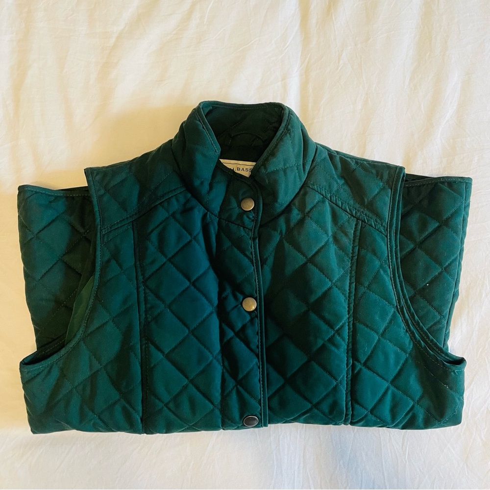G.H. Bass & Co. Pine Green Quilted Vest with Pockets and Button Front HOC Winter